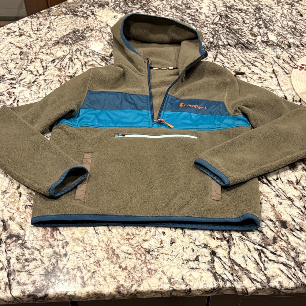Cotopaxi Women’s Hooded Fleece Jacket in Olive and Blue